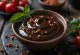 Chili-suklaakastike tarjoiltuna