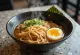 Onsen Tamago Ramen, japanilainen keitto, pehmeällä kananmunalla, ramen-nuudelilla, kevätsipulilla ja muilla täytteillä