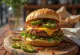 Chili-juustoburgeri tarjoiltuna