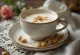 Kasu jiru maidolla, cashewpähkinöillä ja kanelilla tarjoiltuna