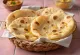 Tuore intialainen chapati-leipä tarjoiltuna