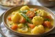 Höyrytetyt vihannekset currylla, kookosmaitoinen ruoka mausteilla