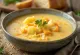 Kermainen juustochowder tarjoiltuna, rikas, herkullinen ulkonäkö