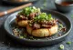 Naudanliha-seesami bao bun tarjoiltuna